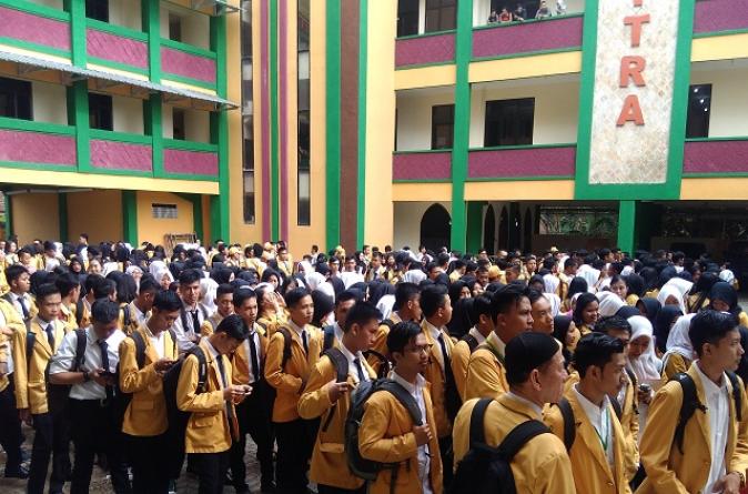 926 Mahasiswa Baru, Ikuti Pengisian kartu Rencana Studi Tahun Akademik 2017/2018.