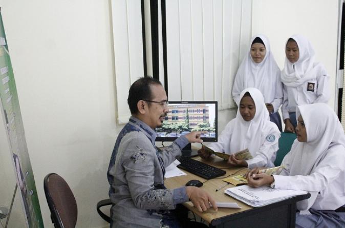 Umitra  Terus Gulirkan Bea Siswa  Bagi Mahasiswa Baru Untuk Ilmu Informatika dan Ekonomi